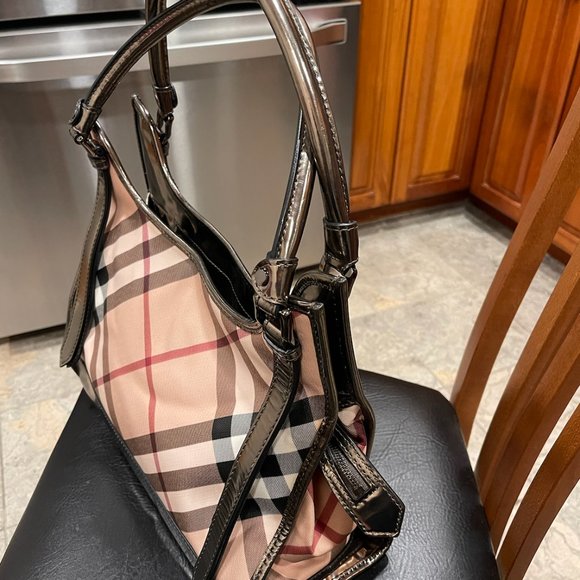 Like new Burberry handbag - Picture 2 of 2